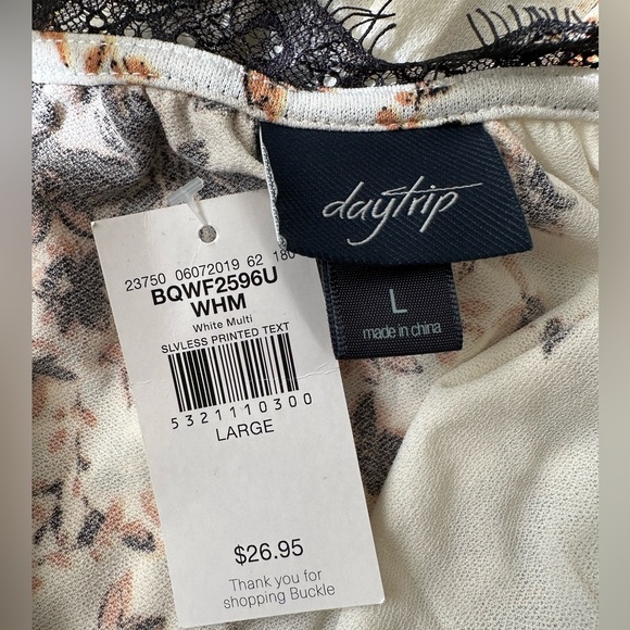 Daytrip Floral White Surplice High Low Hem Tank Top Size: L - Picture 6 of 6